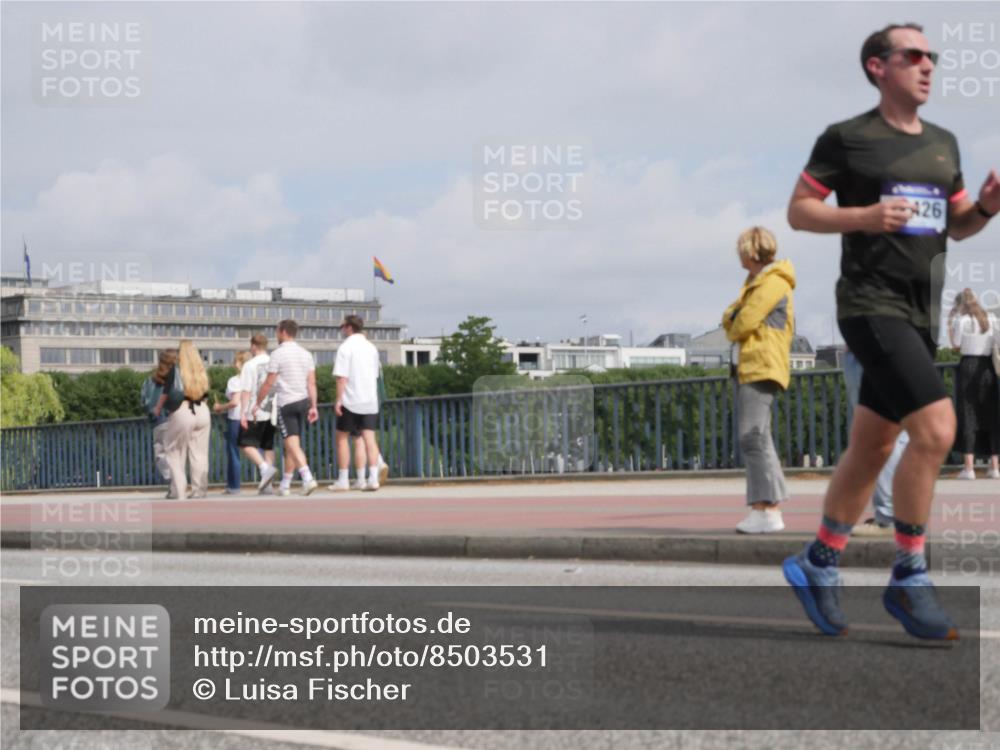 29.06.2025 - hella hamburg halbmarathon Luisa Fischer http://msf.ph/oto/8503531 29.06.2025 10:13:37 Kennedybrücke 426, 5182, 5653, 5806, 9150, 9829 meine-sportfotos.de