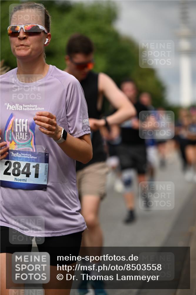 29.06.2025 - hella hamburg halbmarathon Dr. Thomas Lammeyer http://msf.ph/oto/8503558 29.06.2025 10:26:09 Kennedybrücke 1072, 1158, 1191, 1250, 1269, 1294, 1668, 1958, 1963, 2009, 2063, 2315, 2353, 2529, 2815, 2841, 2919, 3172, 3606, 3825, 3826, 4046, 4289, 4375, 4376, 5412, 5641, 5759, 6103, 6676, 7075, 7375, 7612, 7672, 8431, 8860, 8884, 8896, 8954, 8959, 9002, 9062, 9326, 9327, 9483, 9635, 9788, 10019, 10125, 10167, 10787, 10902, 10921, 11117, 11425 meine-sportfotos.de