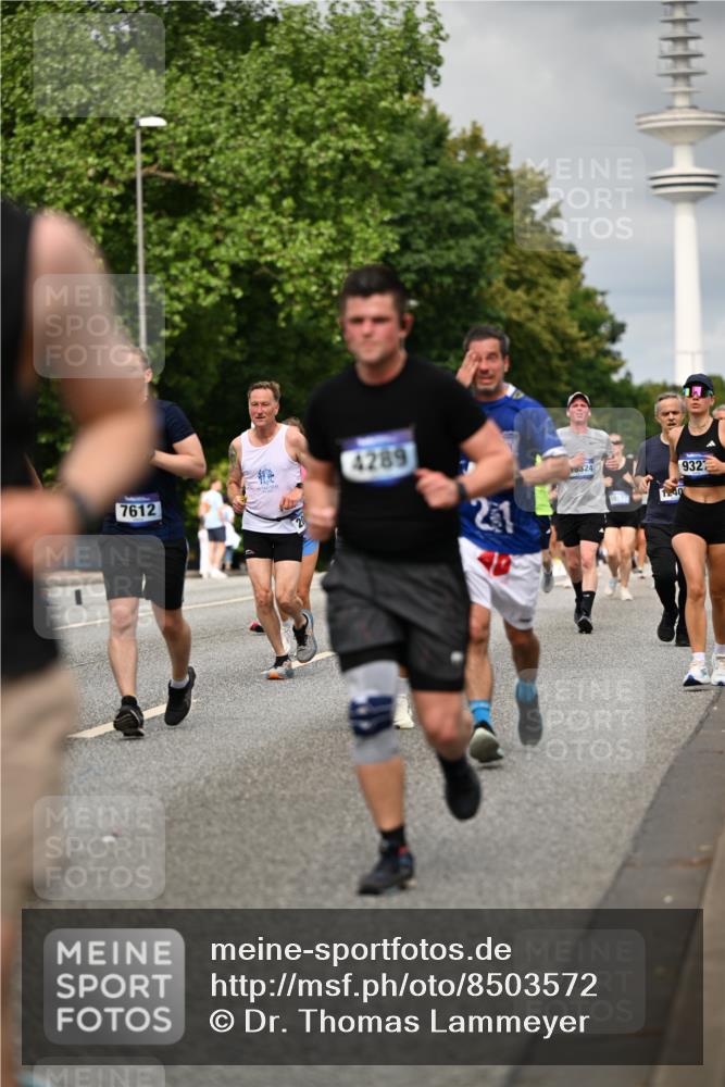 29.06.2025 - hella hamburg halbmarathon Dr. Thomas Lammeyer http://msf.ph/oto/8503572 29.06.2025 10:26:10 Kennedybrücke 1072, 1158, 1191, 1250, 1269, 1294, 1668, 1958, 1963, 2009, 2063, 2529, 2815, 2841, 2919, 3172, 3606, 3825, 3826, 4046, 4289, 4375, 4376, 5412, 5641, 5759, 6103, 6676, 7375, 7612, 7672, 8431, 8860, 8884, 8896, 8954, 8959, 9002, 9062, 9326, 9327, 9483, 9635, 9788, 10019, 10125, 10167, 10787, 10902, 10921, 11425 meine-sportfotos.de