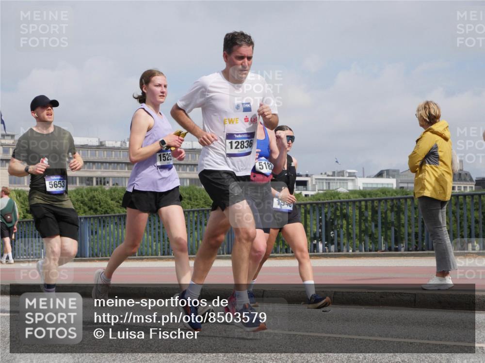 29.06.2025 - hella hamburg halbmarathon Luisa Fischer http://msf.ph/oto/8503579 29.06.2025 10:13:44 Kennedybrücke 5653, 1525, 12836, 5182, 1340, 1548, 1781, 2868, 5182, 5653, 5806, 8561 meine-sportfotos.de