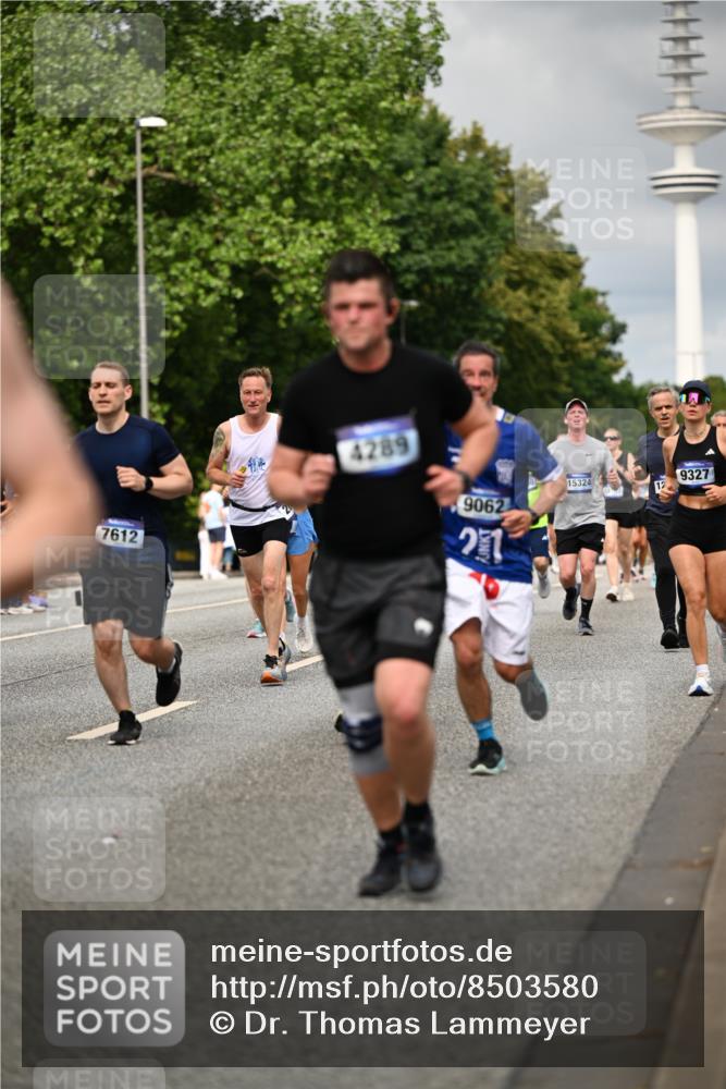 29.06.2025 - hella hamburg halbmarathon Dr. Thomas Lammeyer http://msf.ph/oto/8503580 29.06.2025 10:26:10 Kennedybrücke 1072, 1158, 1191, 1250, 1269, 1294, 1668, 1958, 1963, 2009, 2063, 2529, 2815, 2841, 2919, 3172, 3606, 3825, 3826, 4046, 4289, 4375, 4376, 5412, 5641, 5759, 6103, 6676, 7375, 7612, 7672, 8431, 8860, 8884, 8896, 8954, 8959, 9002, 9062, 9326, 9327, 9483, 9635, 9788, 10019, 10125, 10167, 10787, 10902, 10921, 11425 meine-sportfotos.de