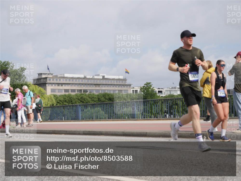 29.06.2025 - hella hamburg halbmarathon Luisa Fischer http://msf.ph/oto/8503588 29.06.2025 10:13:45 Kennedybrücke 4679, 5653, 154, 1548, 1781, 2868, 5182, 5653, 5806, 8561 meine-sportfotos.de