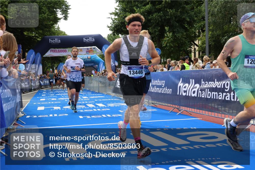 29.06.2025 - hella hamburg halbmarathon Strokosch-Dieckow http://msf.ph/oto/8503603 29.06.2025 10:42:31 Ziel 1209, 1256, 1353, 1735, 1800, 1962, 2233, 3523, 4235, 7116, 7448, 7508, 7693, 7734, 13446, 13483, 15095, 15623, 16295, 16333, 17000, 17016, 17637, 17733, 17911, 18275, 18632, 18680 meine-sportfotos.de