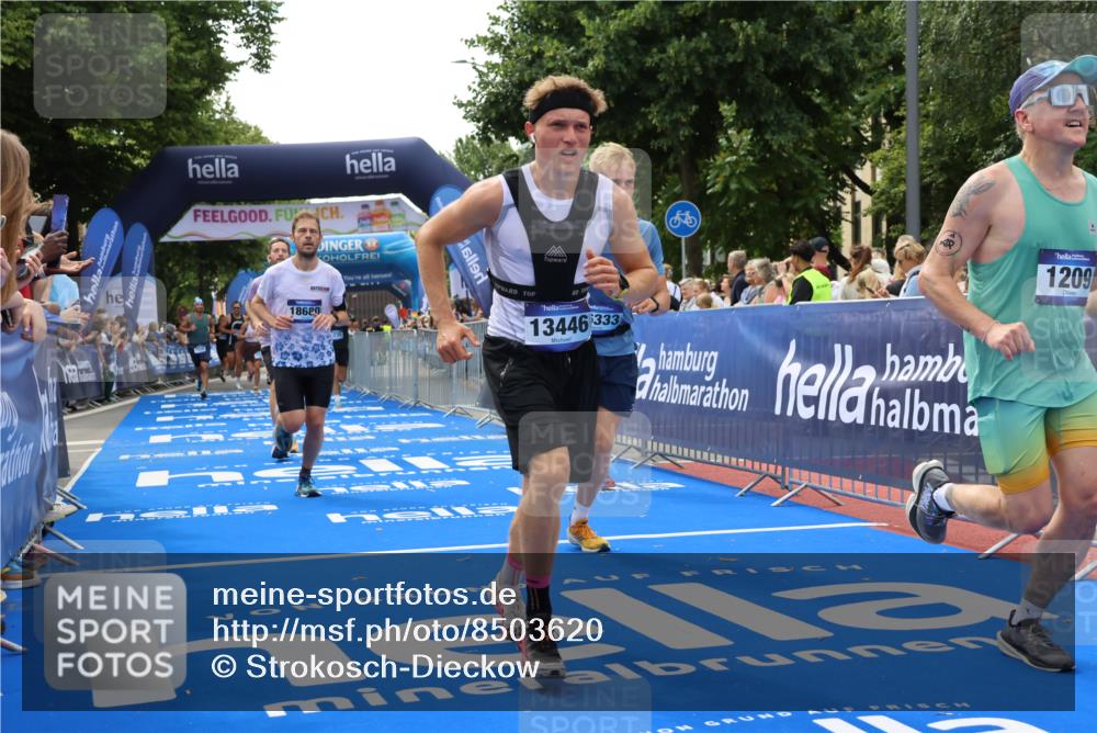 29.06.2025 - hella hamburg halbmarathon Strokosch-Dieckow http://msf.ph/oto/8503620 29.06.2025 10:42:30 Ziel 1209, 1256, 1353, 1735, 1800, 1962, 2233, 3523, 4235, 7116, 7448, 7508, 7693, 7734, 11907, 13446, 13483, 15095, 15175, 15623, 16295, 16333, 17016, 17637, 17733, 17911, 18275, 18330, 18632, 18680 meine-sportfotos.de
