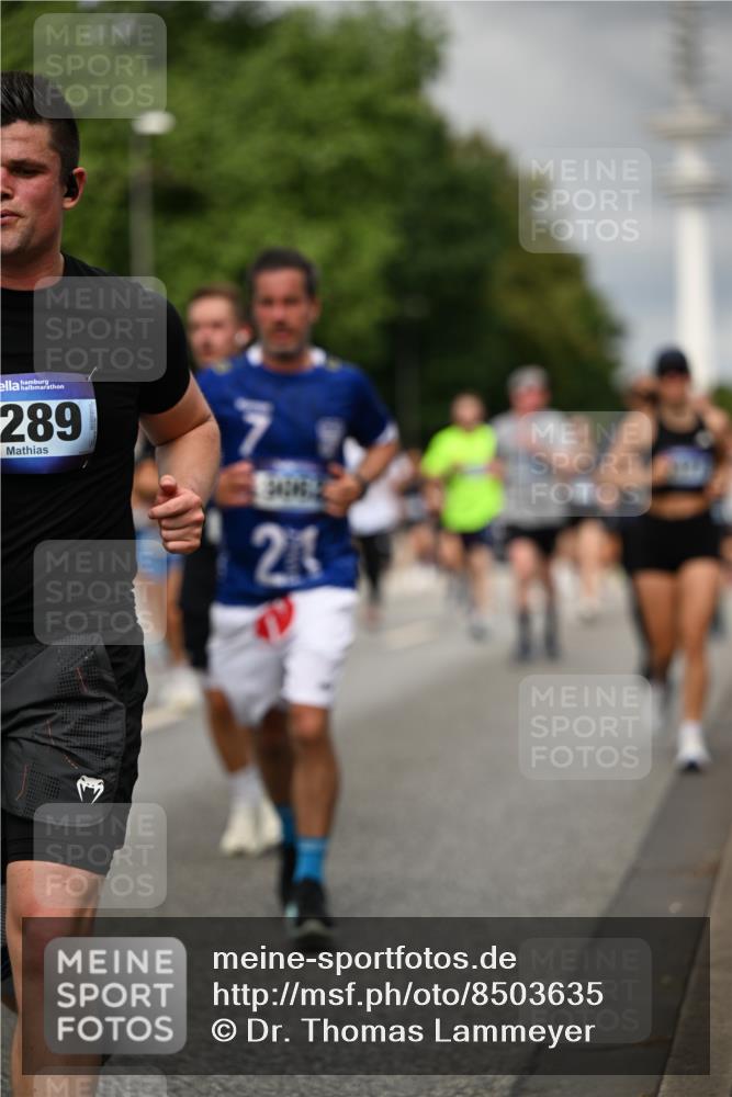 29.06.2025 - hella hamburg halbmarathon Dr. Thomas Lammeyer http://msf.ph/oto/8503635 29.06.2025 10:26:12 Kennedybrücke 1072, 1158, 1191, 1250, 1269, 1294, 1419, 1668, 1958, 1963, 2009, 2063, 2529, 2815, 2841, 2919, 3172, 3606, 3825, 3826, 4046, 4289, 4375, 4376, 5412, 5641, 6103, 6676, 7375, 7612, 7672, 8431, 8860, 8884, 8896, 8954, 8959, 9002, 9062, 9326, 9327, 9483, 9635, 9788, 9807, 10167, 10787, 10902, 10921, 11425 meine-sportfotos.de