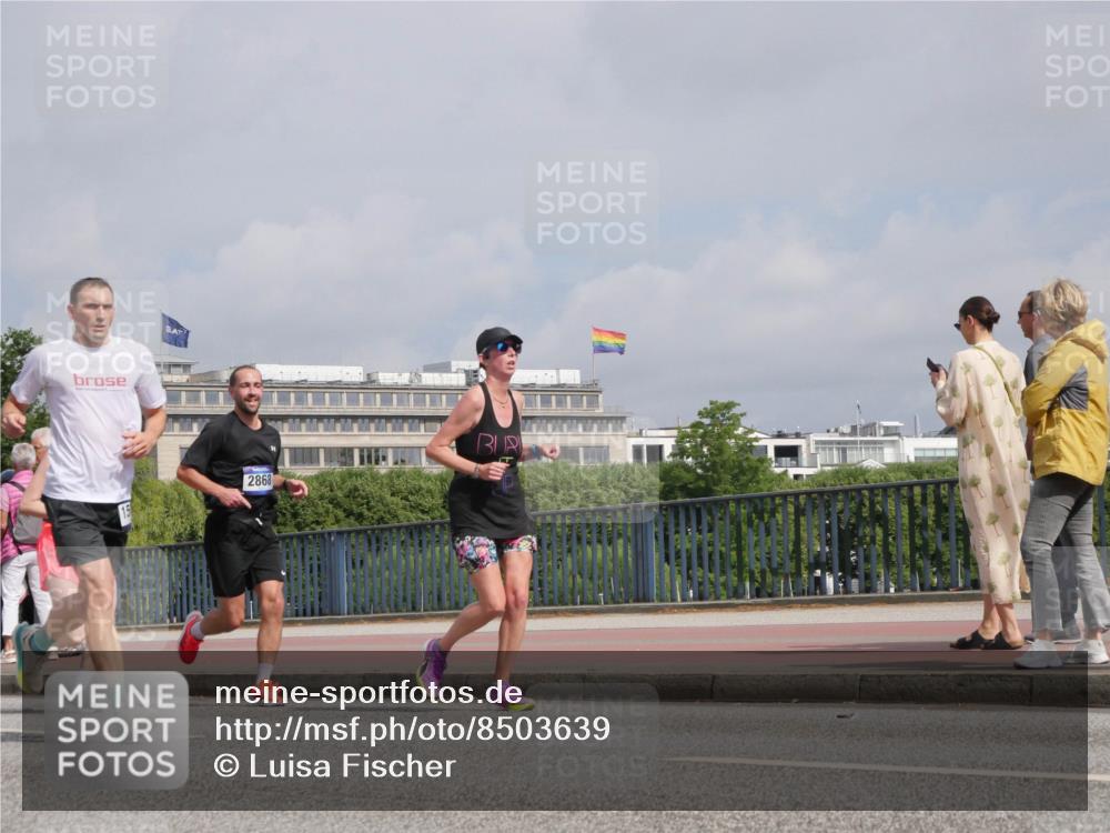 29.06.2025 - hella hamburg halbmarathon Luisa Fischer http://msf.ph/oto/8503639 29.06.2025 10:13:52 Kennedybrücke 15, 2868, 1548, 1781, 2868, 4287, 5440, 8171, 8561, 10196 meine-sportfotos.de