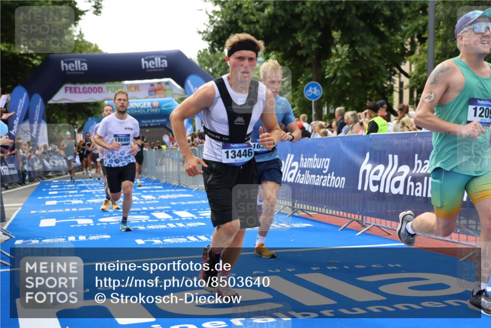 29.06.2025 - hella hamburg halbmarathon Strokosch-Dieckow http://msf.ph/oto/8503640 29.06.2025 10:42:30 Ziel 1209, 1256, 1353, 1735, 1800, 1962, 2233, 3523, 4235, 7116, 7448, 7508, 7693, 7734, 11907, 13446, 13483, 15095, 15175, 15623, 16295, 16333, 17016, 17637, 17733, 17911, 18275, 18330, 18632, 18680 meine-sportfotos.de