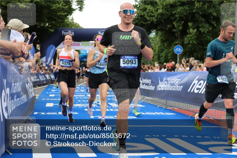 29.06.2025 - hella hamburg halbmarathon Strokosch-Dieckow http://msf.ph/oto/8503672 29.06.2025 10:52:08 Ziel 1482, 2397, 2595, 4837, 5032, 5087, 5093, 5378, 5482, 6897, 7732, 9074, 9082, 12135, 12580, 13726, 14248, 14300, 15275, 15506, 15829, 16003, 16179, 16320, 16591, 16666, 17033, 17130, 18475, 18801 meine-sportfotos.de