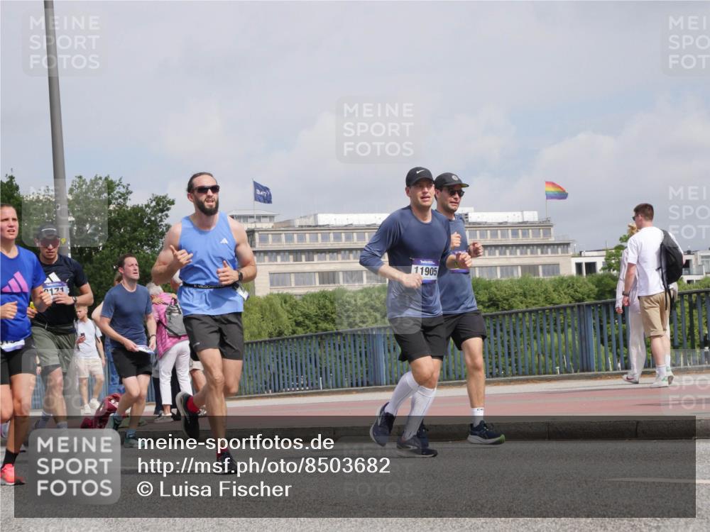 29.06.2025 - hella hamburg halbmarathon Luisa Fischer http://msf.ph/oto/8503682 29.06.2025 10:13:57 Kennedybrücke 121, 11905, 2868, 4287, 5440, 8171, 8807, 8810, 10196 meine-sportfotos.de