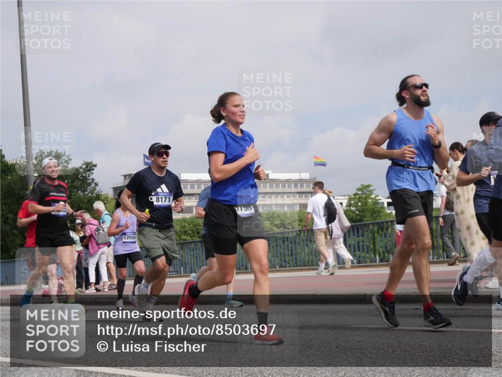 29.06.2025 - hella hamburg halbmarathon Luisa Fischer http://msf.ph/oto/8503697 29.06.2025 10:13:58 Kennedybrücke 22, 12556, 8171, 0798, 4287, 5440, 8171, 8807, 8810, 10196 meine-sportfotos.de