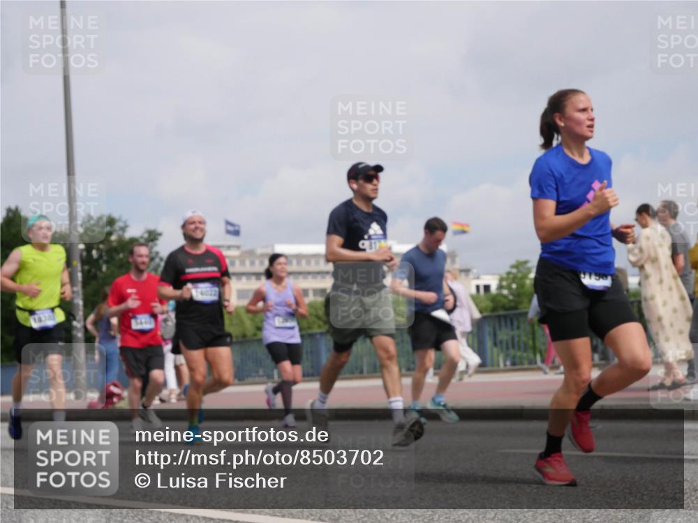 29.06.2025 - hella hamburg halbmarathon Luisa Fischer http://msf.ph/oto/8503702 29.06.2025 10:13:59 Kennedybrücke 16, 30, 3440, 758, 4287, 5440, 8171, 8807, 8810, 10196 meine-sportfotos.de