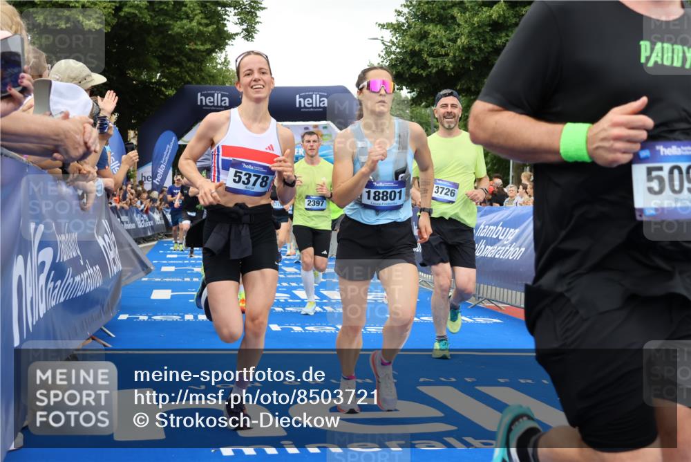 29.06.2025 - hella hamburg halbmarathon Strokosch-Dieckow http://msf.ph/oto/8503721 29.06.2025 10:52:09 Ziel 1482, 2397, 2595, 4419, 4837, 5032, 5087, 5093, 5378, 5482, 6897, 7732, 9074, 9082, 12135, 12580, 13726, 14248, 14300, 15275, 15506, 15829, 16003, 16179, 16320, 16591, 16666, 17033, 17130, 18475, 18801 meine-sportfotos.de