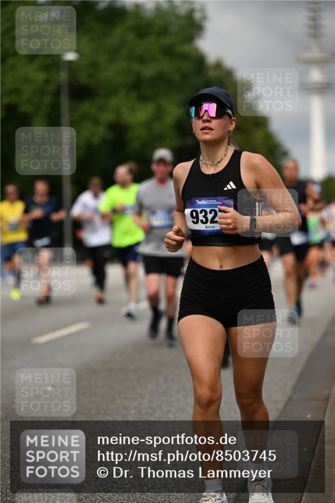 29.06.2025 - hella hamburg halbmarathon Dr. Thomas Lammeyer http://msf.ph/oto/8503745 29.06.2025 10:26:15 Kennedybrücke 1158, 1269, 1294, 1419, 1668, 1958, 1963, 2009, 2063, 2172, 2529, 2841, 2919, 3108, 3172, 3768, 3825, 3826, 3946, 4046, 4289, 4375, 4376, 4556, 5079, 5412, 5641, 6103, 6676, 6805, 7375, 7612, 7672, 8431, 8860, 8884, 8896, 8954, 8959, 9002, 9062, 9326, 9327, 9483, 9635, 9788, 9807, 10167, 10710, 10787, 10902, 10921 meine-sportfotos.de