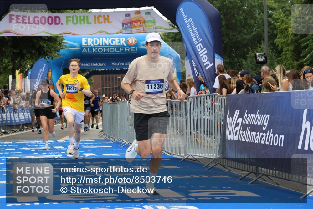 29.06.2025 - hella hamburg halbmarathon Strokosch-Dieckow http://msf.ph/oto/8503746 29.06.2025 11:12:10 Ziel 1020, 1051, 1372, 1830, 3167, 7346, 8780, 9192, 9338, 10739, 11236, 12467, 14679, 18320, 19017 meine-sportfotos.de