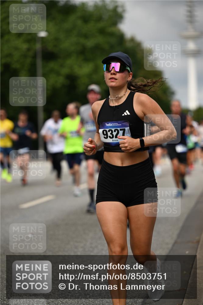 29.06.2025 - hella hamburg halbmarathon Dr. Thomas Lammeyer http://msf.ph/oto/8503751 29.06.2025 10:26:15 Kennedybrücke 1158, 1269, 1294, 1419, 1668, 1958, 1963, 2009, 2063, 2172, 2529, 2841, 2919, 3108, 3172, 3768, 3825, 3826, 3946, 4046, 4289, 4375, 4376, 4556, 5079, 5412, 5641, 6103, 6676, 6805, 7375, 7612, 7672, 8431, 8860, 8884, 8896, 8954, 8959, 9002, 9062, 9326, 9327, 9483, 9635, 9788, 9807, 10167, 10710, 10787, 10902, 10921 meine-sportfotos.de
