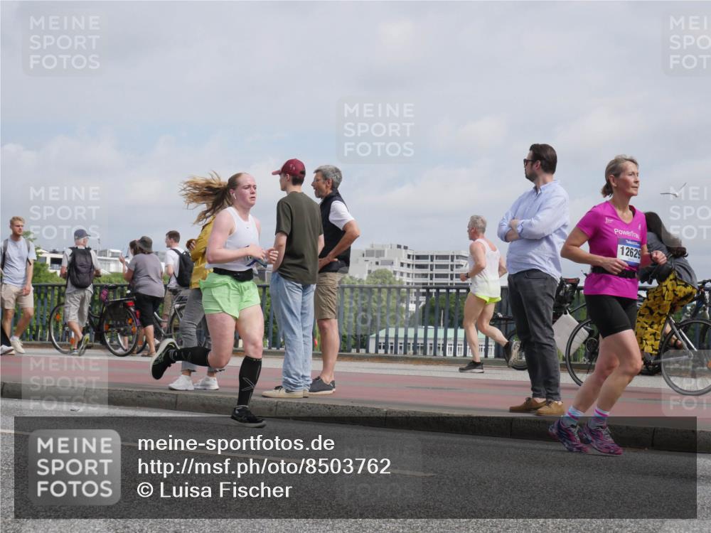 29.06.2025 - hella hamburg halbmarathon Luisa Fischer http://msf.ph/oto/8503762 29.06.2025 10:14:09 Kennedybrücke 12629, 1531, 8807, 8810, 10372 meine-sportfotos.de