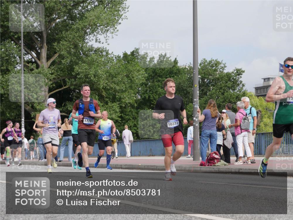29.06.2025 - hella hamburg halbmarathon Luisa Fischer http://msf.ph/oto/8503781 29.06.2025 10:14:16 Kennedybrücke 91, 1321, 17787, 9169, 10372, 13, 1531, 1866, 5379, 9169, 10372 meine-sportfotos.de