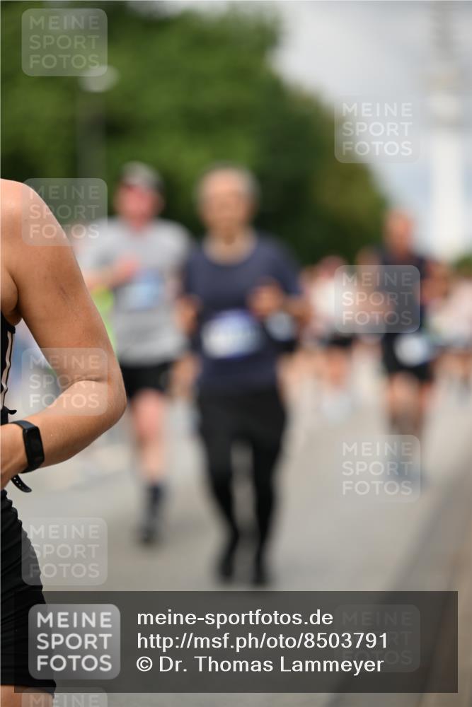 29.06.2025 - hella hamburg halbmarathon Dr. Thomas Lammeyer http://msf.ph/oto/8503791 29.06.2025 10:26:16 Kennedybrücke 1158, 1269, 1294, 1419, 1668, 1958, 1963, 2009, 2063, 2172, 2529, 2841, 2919, 3108, 3172, 3735, 3768, 3825, 3826, 3946, 4046, 4289, 4375, 4376, 4556, 5079, 5641, 6030, 6103, 6676, 6805, 7375, 7612, 7672, 8431, 8860, 8884, 8896, 8954, 8959, 9002, 9062, 9327, 9516, 9635, 9788, 9807, 10167, 10710, 10787, 10902, 10921 meine-sportfotos.de