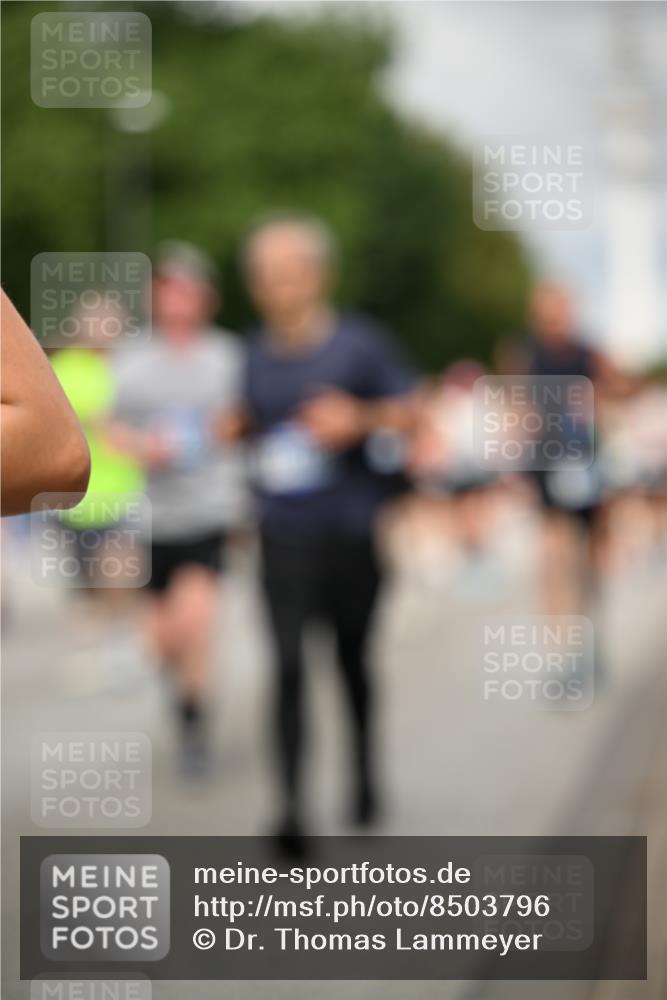 29.06.2025 - hella hamburg halbmarathon Dr. Thomas Lammeyer http://msf.ph/oto/8503796 29.06.2025 10:26:16 Kennedybrücke 1158, 1269, 1294, 1419, 1668, 1958, 1963, 2009, 2063, 2172, 2529, 2841, 2919, 3108, 3172, 3735, 3768, 3825, 3826, 3946, 4046, 4289, 4375, 4376, 4556, 5079, 5641, 6030, 6103, 6676, 6805, 7375, 7612, 7672, 8431, 8860, 8884, 8896, 8954, 8959, 9002, 9062, 9327, 9516, 9635, 9788, 9807, 10167, 10710, 10787, 10902, 10921 meine-sportfotos.de