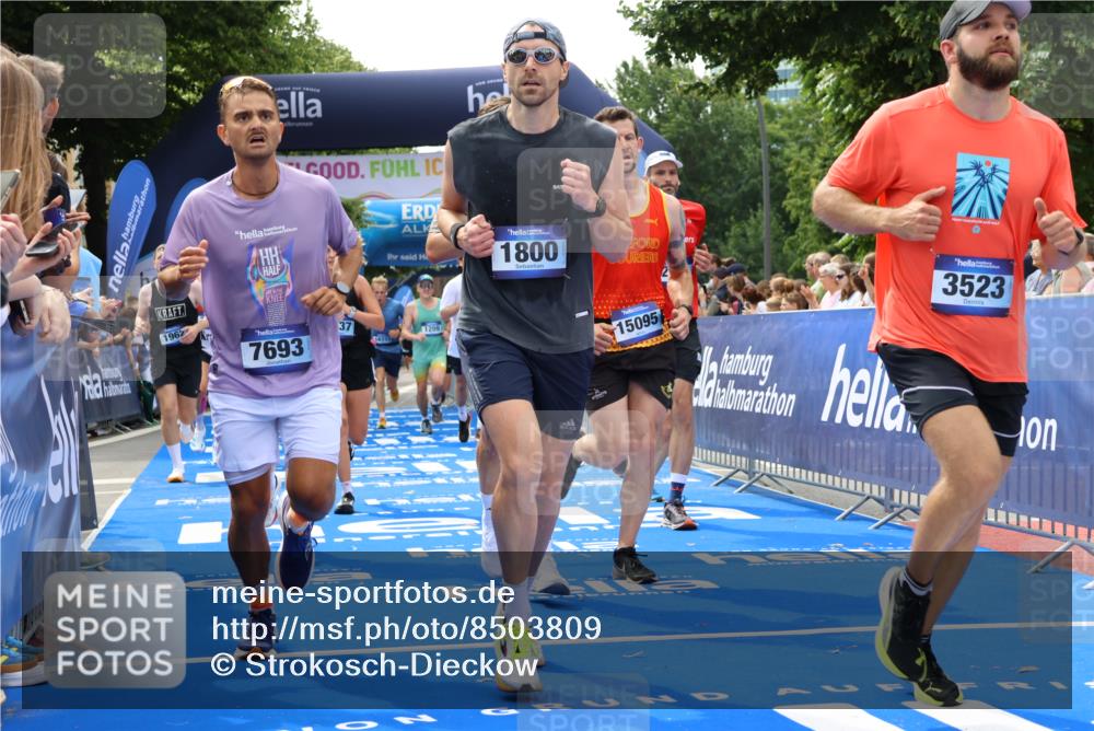 29.06.2025 - hella hamburg halbmarathon Strokosch-Dieckow http://msf.ph/oto/8503809 29.06.2025 10:42:25 Ziel 1209, 1256, 1312, 1353, 1800, 1962, 2233, 3523, 6639, 6770, 7116, 7448, 7693, 7734, 11907, 13446, 13746, 13807, 14226, 15095, 15175, 15270, 15623, 15654, 16281, 16295, 16333, 17016, 17637, 17733, 17911, 18330, 18680 meine-sportfotos.de