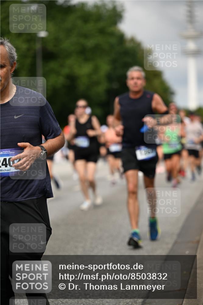 29.06.2025 - hella hamburg halbmarathon Dr. Thomas Lammeyer http://msf.ph/oto/8503832 29.06.2025 10:26:18 Kennedybrücke 1158, 1269, 1294, 1419, 1668, 1963, 2009, 2063, 2172, 2919, 3108, 3172, 3735, 3768, 3825, 3826, 3946, 4046, 4114, 4289, 4375, 4376, 4556, 5079, 5641, 6030, 6676, 6805, 6849, 7375, 7612, 7672, 7794, 8431, 8860, 8884, 8896, 8954, 9002, 9062, 9204, 9327, 9516, 9635, 9788, 9807, 10167, 10710, 10902, 10921, 10961 meine-sportfotos.de