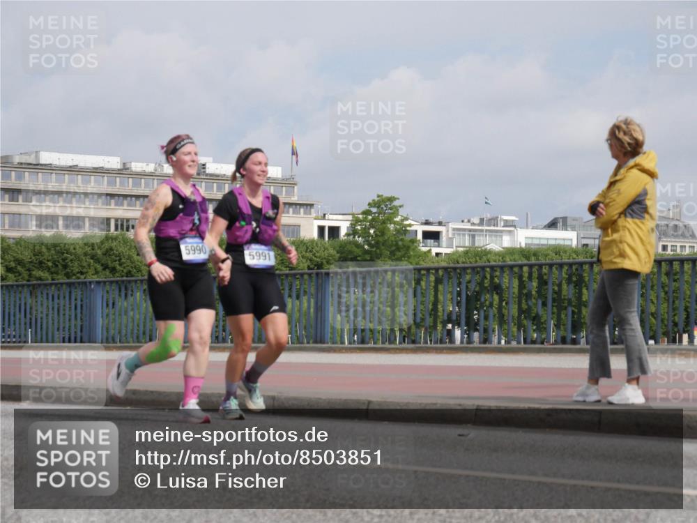 29.06.2025 - hella hamburg halbmarathon Luisa Fischer http://msf.ph/oto/8503851 29.06.2025 10:14:25 Kennedybrücke 5990, 5991, 1166, 1992, 4227, 5254, 5990, 5991, 7571, 9169, 9191, 10428 meine-sportfotos.de