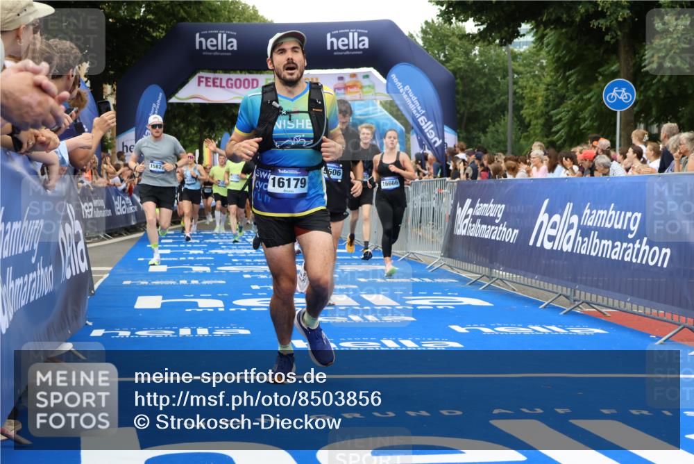 29.06.2025 - hella hamburg halbmarathon Strokosch-Dieckow http://msf.ph/oto/8503856 29.06.2025 10:52:03 Ziel 1482, 2397, 2595, 4033, 5093, 5336, 5378, 6390, 6897, 7130, 7409, 7724, 7732, 8413, 8977, 9082, 10057, 12580, 13726, 14248, 15356, 15506, 15829, 16179, 16320, 16666, 17033, 17978, 18801, 18869 meine-sportfotos.de