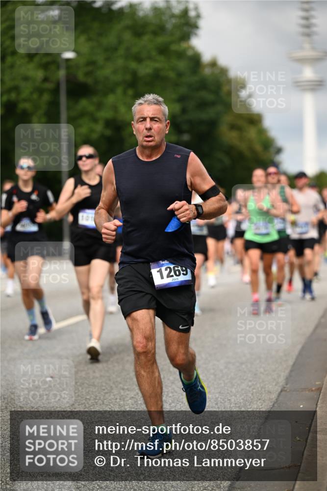 29.06.2025 - hella hamburg halbmarathon Dr. Thomas Lammeyer http://msf.ph/oto/8503857 29.06.2025 10:26:19 Kennedybrücke 1158, 1269, 1294, 1419, 1668, 1963, 2009, 2063, 2172, 2919, 3108, 3172, 3735, 3768, 3825, 3826, 3946, 4046, 4114, 4289, 4375, 4376, 4556, 5079, 6030, 6303, 6676, 6805, 6849, 7162, 7375, 7612, 7794, 8431, 8860, 8884, 8896, 8954, 9002, 9062, 9204, 9327, 9516, 9635, 9788, 9807, 10167, 10241, 10663, 10710, 10902, 10921, 10961 meine-sportfotos.de