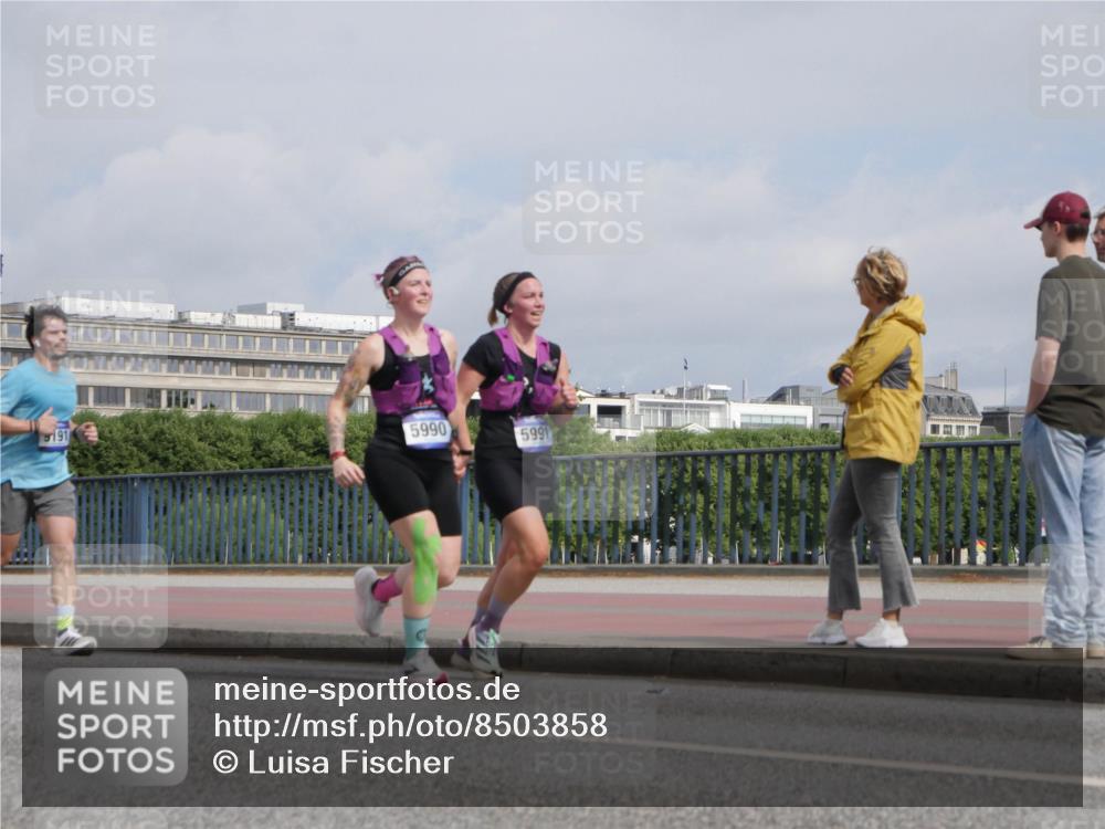 29.06.2025 - hella hamburg halbmarathon Luisa Fischer http://msf.ph/oto/8503858 29.06.2025 10:14:25 Kennedybrücke 191, 5990, 5991, 1166, 1992, 4227, 5254, 5990, 5991, 7571, 9169, 9191, 10428 meine-sportfotos.de