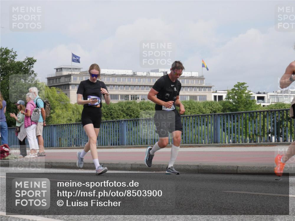 29.06.2025 - hella hamburg halbmarathon Luisa Fischer http://msf.ph/oto/8503900 29.06.2025 10:14:31 Kennedybrücke 1166, 4227, 5254, 7571, 10428 meine-sportfotos.de
