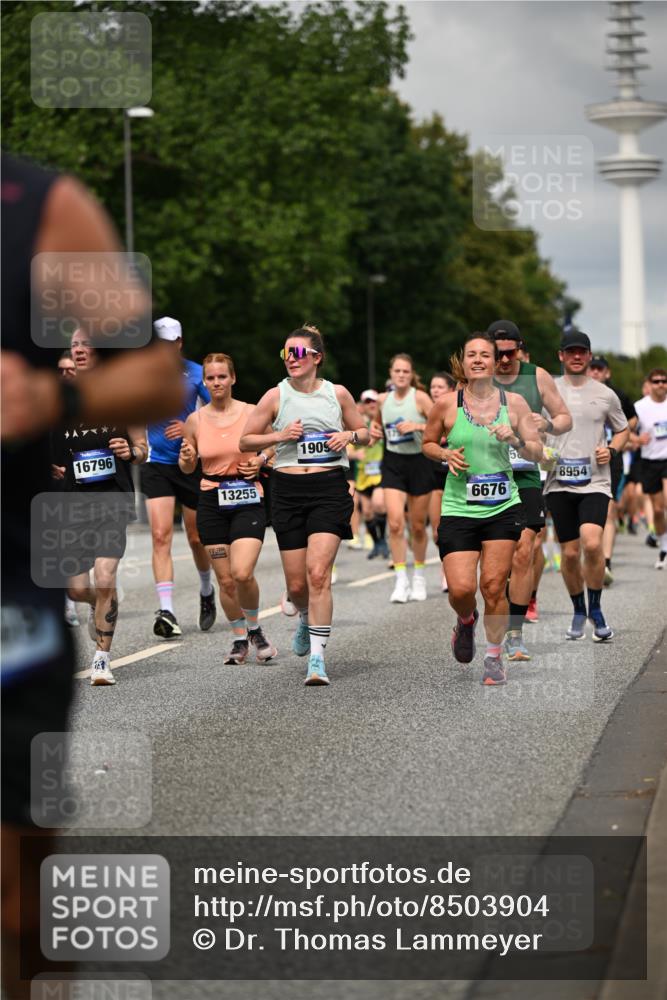 29.06.2025 - hella hamburg halbmarathon Dr. Thomas Lammeyer http://msf.ph/oto/8503904 29.06.2025 10:26:20 Kennedybrücke 1158, 1269, 1294, 1419, 1598, 1668, 1963, 2009, 2063, 2172, 2919, 3108, 3172, 3458, 3735, 3768, 3825, 3946, 4114, 4289, 4375, 4376, 4556, 5079, 6030, 6303, 6676, 6805, 6849, 6977, 7162, 7375, 7612, 7794, 8431, 8860, 8884, 8896, 8954, 9002, 9062, 9204, 9327, 9516, 9635, 9788, 9807, 10167, 10241, 10663, 10710, 10902, 10921, 10961 meine-sportfotos.de