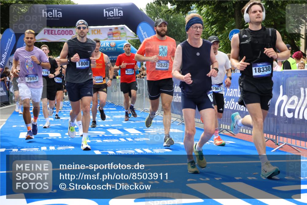 29.06.2025 - hella hamburg halbmarathon Strokosch-Dieckow http://msf.ph/oto/8503911 29.06.2025 10:42:24 Ziel 1209, 1256, 1312, 1353, 1800, 1962, 2233, 2675, 3523, 6639, 6770, 7116, 7448, 7693, 7734, 11907, 13446, 13746, 13807, 14226, 15095, 15175, 15270, 15623, 15654, 16281, 16295, 16333, 17016, 17637, 17733, 17911, 18330, 18680 meine-sportfotos.de