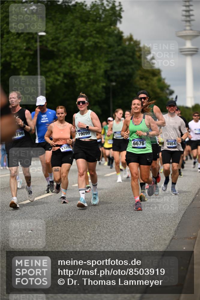 29.06.2025 - hella hamburg halbmarathon Dr. Thomas Lammeyer http://msf.ph/oto/8503919 29.06.2025 10:26:20 Kennedybrücke 1158, 1269, 1294, 1419, 1598, 1668, 1963, 2009, 2063, 2172, 2919, 3108, 3172, 3458, 3735, 3768, 3825, 3946, 4114, 4289, 4375, 4376, 4556, 5079, 6030, 6303, 6676, 6805, 6849, 6977, 7162, 7375, 7612, 7794, 8431, 8860, 8884, 8896, 8954, 9002, 9062, 9204, 9327, 9516, 9635, 9788, 9807, 10167, 10241, 10663, 10710, 10902, 10921, 10961 meine-sportfotos.de