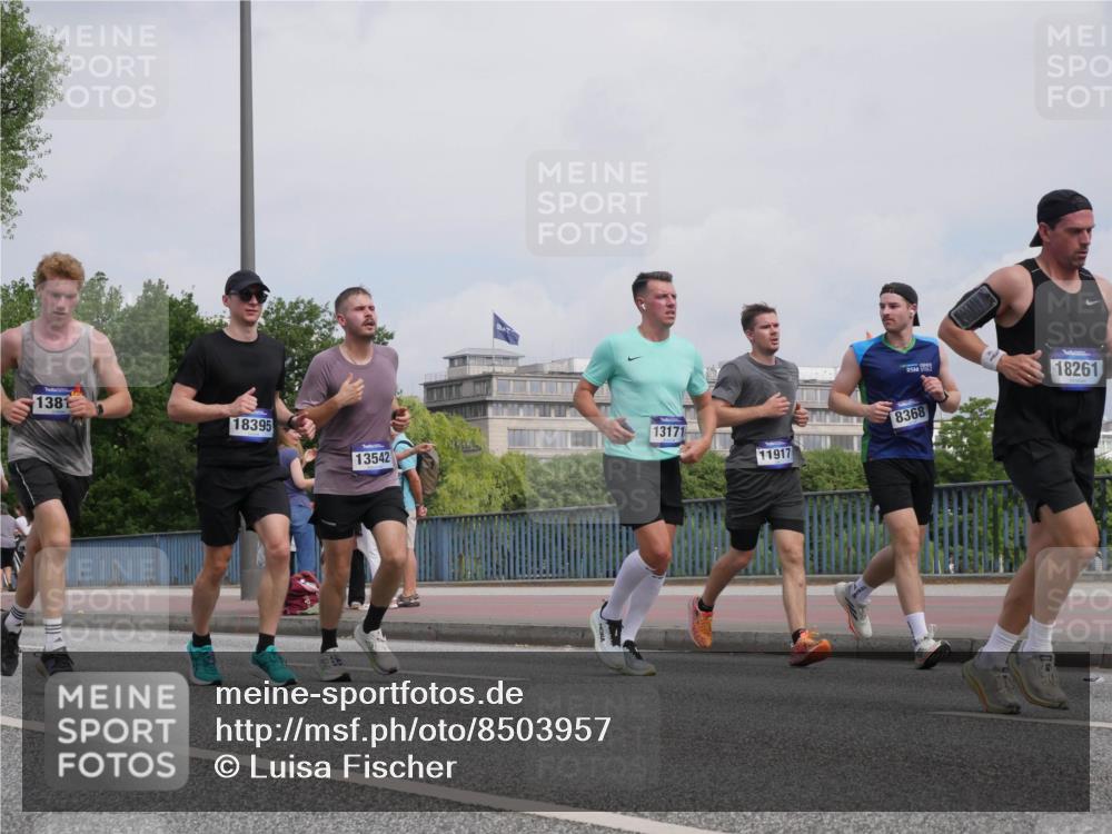29.06.2025 - hella hamburg halbmarathon Luisa Fischer http://msf.ph/oto/8503957 29.06.2025 10:14:42 Kennedybrücke 1381, 18395, 13171, 13542, 11917, 18261, 8368, 1062, 2661, 7474, 8368, 10042 meine-sportfotos.de