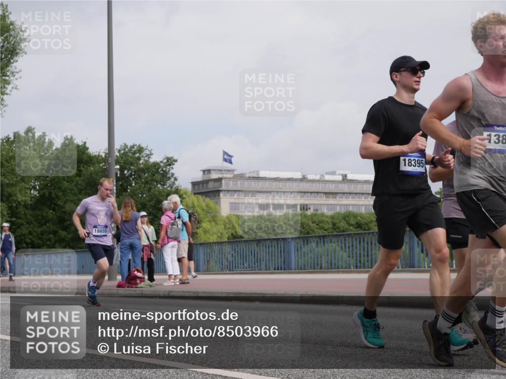 29.06.2025 - hella hamburg halbmarathon Luisa Fischer http://msf.ph/oto/8503966 29.06.2025 10:14:43 Kennedybrücke 18655, 18395, 138, 1062, 2661, 7474, 8368, 10042 meine-sportfotos.de