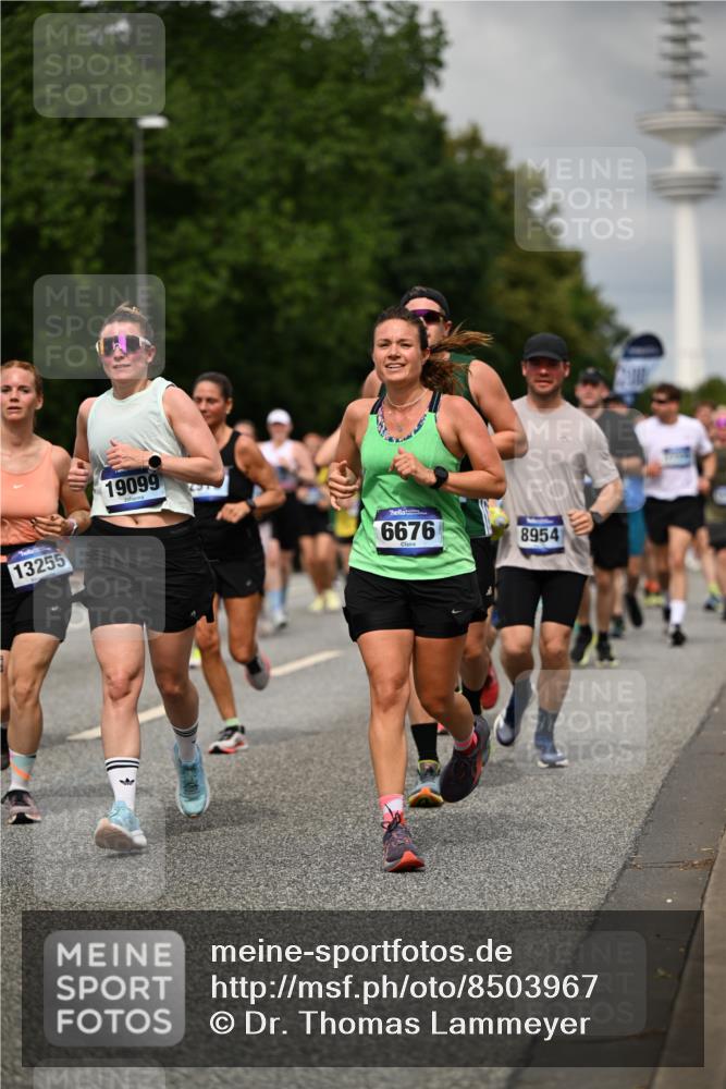 29.06.2025 - hella hamburg halbmarathon Dr. Thomas Lammeyer http://msf.ph/oto/8503967 29.06.2025 10:26:22 Kennedybrücke 1269, 1294, 1419, 1598, 1963, 2009, 2063, 2172, 2919, 3108, 3172, 3458, 3735, 3768, 3946, 4113, 4114, 4289, 4375, 4376, 4556, 4829, 5079, 6030, 6303, 6676, 6805, 6849, 6977, 7097, 7162, 7375, 7612, 7794, 8431, 8884, 8954, 9002, 9062, 9204, 9327, 9516, 9788, 9807, 10167, 10241, 10663, 10710, 10902, 10961 meine-sportfotos.de