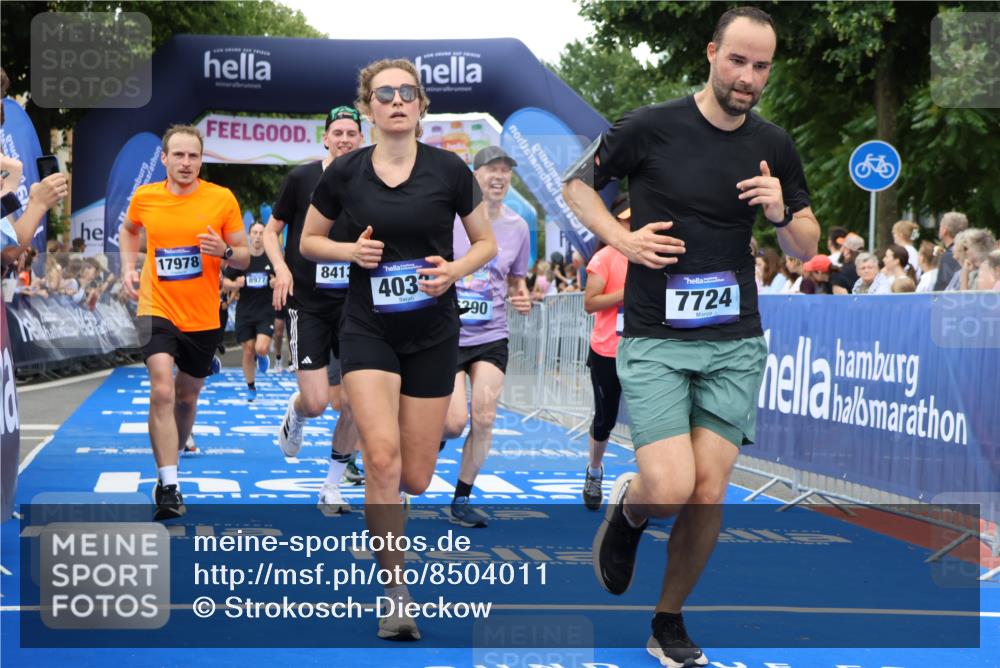 29.06.2025 - hella hamburg halbmarathon Strokosch-Dieckow http://msf.ph/oto/8504011 29.06.2025 10:51:58 Ziel 2818, 2823, 2880, 4033, 4297, 5102, 5336, 6390, 7130, 7409, 7724, 7732, 8413, 8856, 8977, 10057, 13799, 15356, 15506, 15690, 15829, 16179, 16666, 17815, 17962, 17978, 18869 meine-sportfotos.de