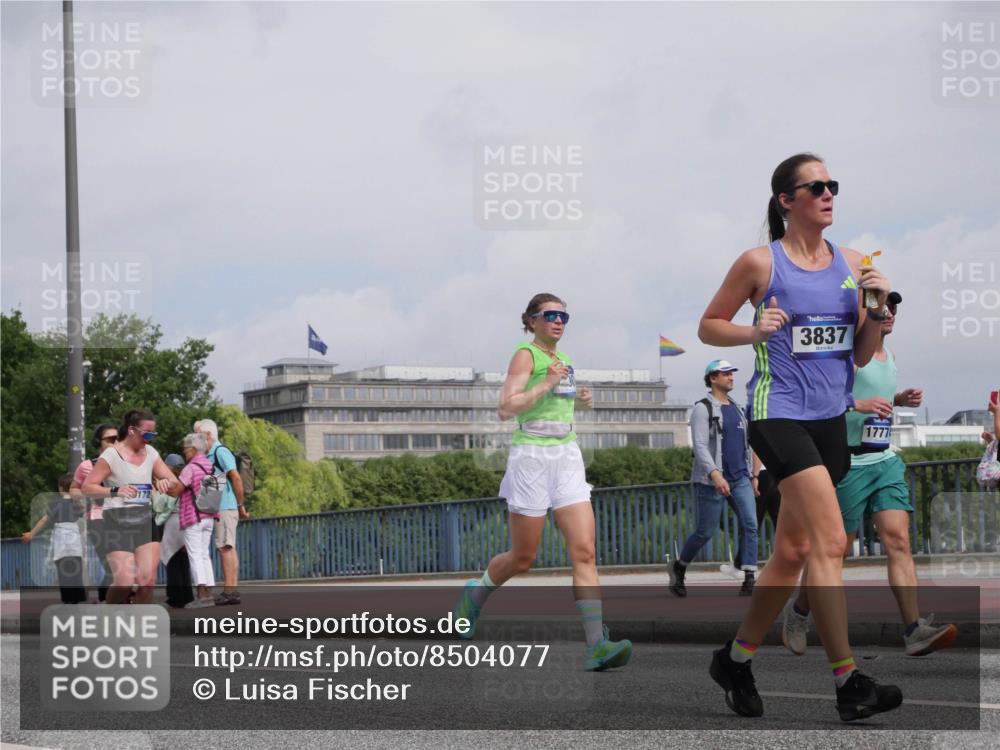 29.06.2025 - hella hamburg halbmarathon Luisa Fischer http://msf.ph/oto/8504077 29.06.2025 10:14:56 Kennedybrücke 172, 3837, 1777, 1790, 3746, 3837, 4499, 6966, 7370, 9119, 9254, 9405 meine-sportfotos.de
