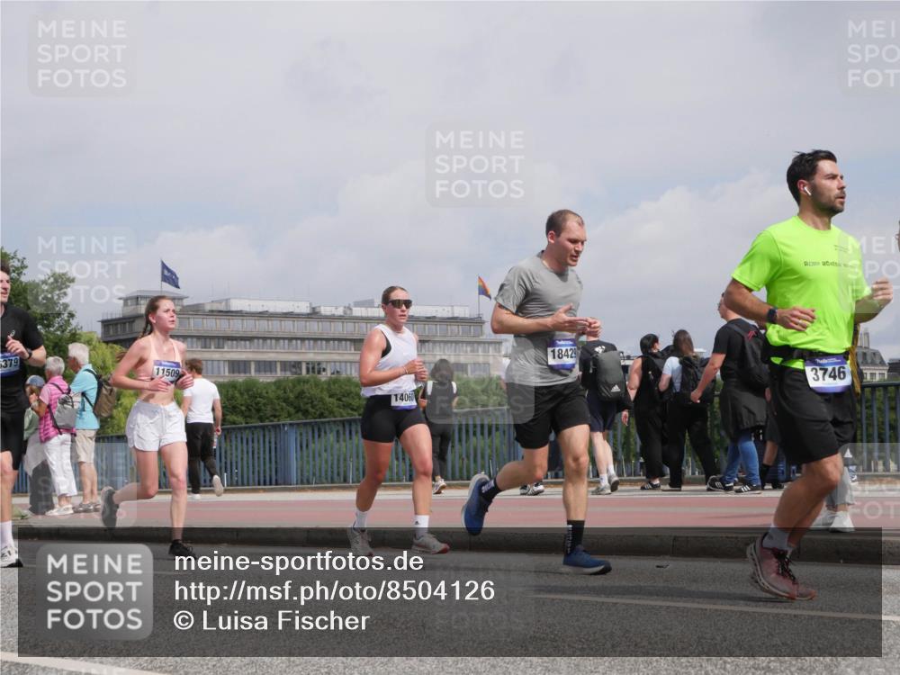 29.06.2025 - hella hamburg halbmarathon Luisa Fischer http://msf.ph/oto/8504126 29.06.2025 10:15:02 Kennedybrücke 6379, 11509, 14060, 18429, 3746, 3746, 4499, 6966, 8206, 8207, 9119, 9253, 9405 meine-sportfotos.de