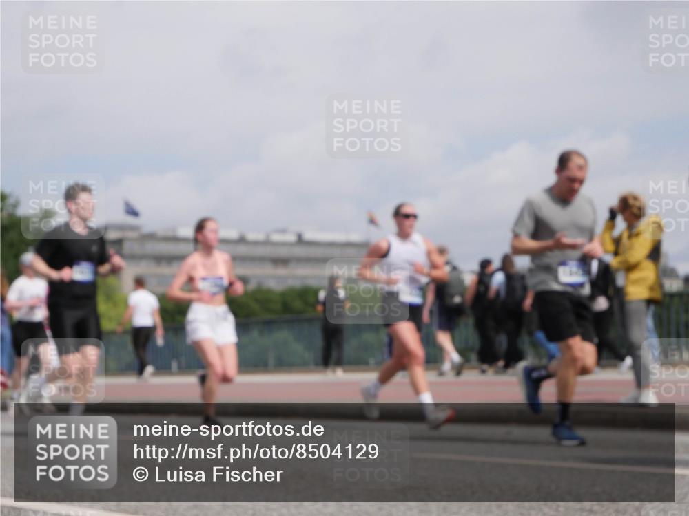 29.06.2025 - hella hamburg halbmarathon Luisa Fischer http://msf.ph/oto/8504129 29.06.2025 10:15:03 Kennedybrücke 3746, 4499, 6966, 8206, 8207, 9119, 9253, 9405 meine-sportfotos.de