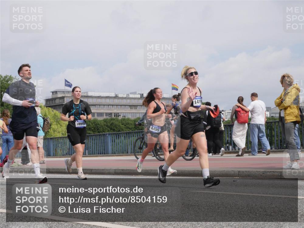 29.06.2025 - hella hamburg halbmarathon Luisa Fischer http://msf.ph/oto/8504159 29.06.2025 10:15:06 Kennedybrücke 18949, 4499, 14196, 3262, 4499, 6871, 8206, 8207, 9253, 9405 meine-sportfotos.de