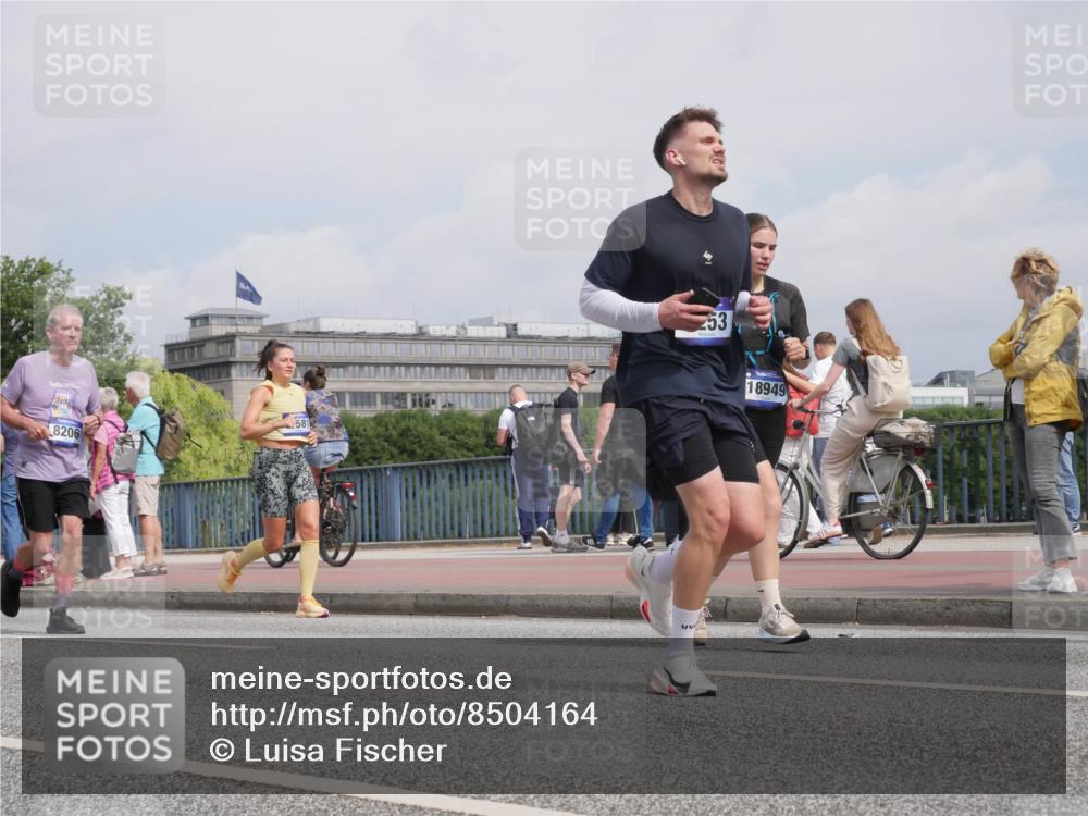 29.06.2025 - hella hamburg halbmarathon Luisa Fischer http://msf.ph/oto/8504164 29.06.2025 10:15:07 Kennedybrücke 8206, 581, 53, 18949, 1249, 1850, 3182, 3248, 3262, 4499, 5176, 6871, 8206, 8207, 9253, 9405 meine-sportfotos.de