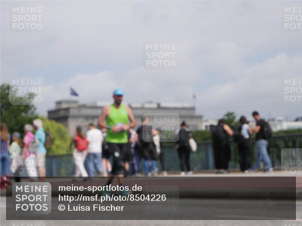 29.06.2025 - hella hamburg halbmarathon Luisa Fischer http://msf.ph/oto/8504226 29.06.2025 10:15:13 Kennedybrücke 1249, 1610, 1785, 1850, 1851, 2963, 2964, 3182, 3248, 3262, 4453, 5166, 5176, 6822, 6871, 8206, 8207, 8971, 10685 meine-sportfotos.de