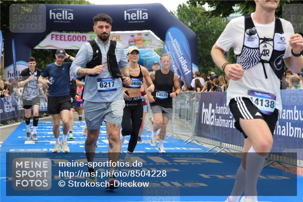 29.06.2025 - hella hamburg halbmarathon Strokosch-Dieckow http://msf.ph/oto/8504228 29.06.2025 11:12:25 Ziel 2821, 2987, 4649, 4904, 5046, 5271, 5845, 6217, 7685, 7928, 9810, 9911, 10442, 10443, 12640, 12797, 14138, 14219, 14525, 15713, 15988, 16459, 16606, 18641 meine-sportfotos.de