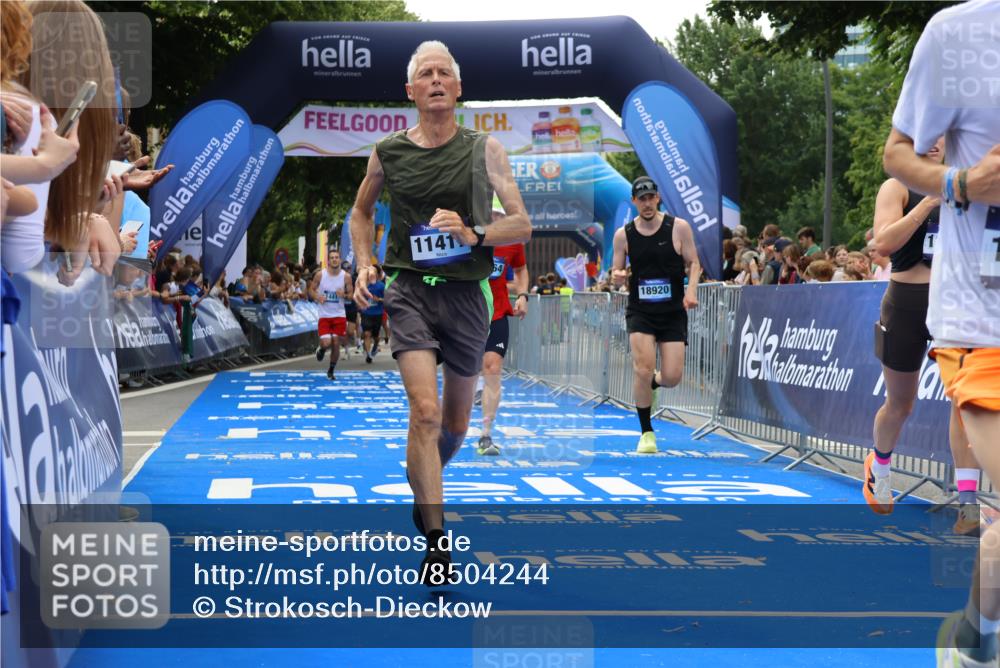 29.06.2025 - hella hamburg halbmarathon Strokosch-Dieckow http://msf.ph/oto/8504244 29.06.2025 10:42:03 Ziel 1441, 5682, 5690, 6593, 7363, 8694, 10216, 11417, 12098, 12292, 13196, 15846, 16677, 17363, 17864, 17926, 18772, 18920, 19046 meine-sportfotos.de