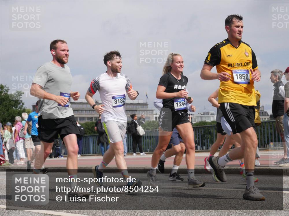 29.06.2025 - hella hamburg halbmarathon Luisa Fischer http://msf.ph/oto/8504254 29.06.2025 10:15:17 Kennedybrücke 3182, 1249, 1850, 1249, 1610, 1785, 1850, 1851, 2963, 2964, 3182, 3248, 3262, 4453, 5166, 5176, 6822, 6871, 7907, 8971, 9428, 10685 meine-sportfotos.de