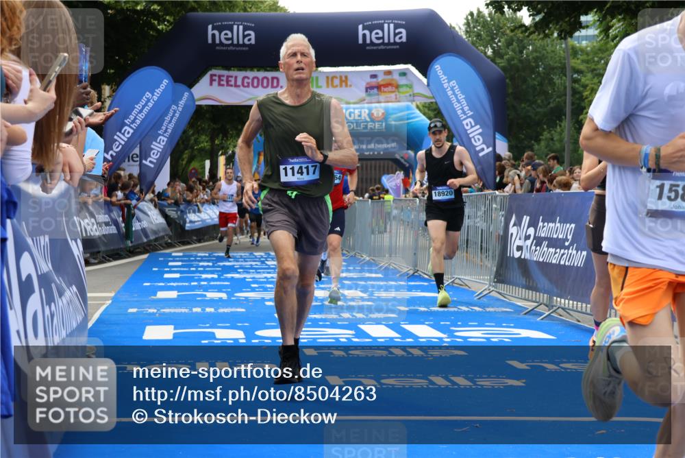 29.06.2025 - hella hamburg halbmarathon Strokosch-Dieckow http://msf.ph/oto/8504263 29.06.2025 10:42:03 Ziel 1441, 5682, 5690, 6593, 7363, 8694, 10216, 11417, 12098, 12292, 13196, 15846, 16677, 17363, 17864, 17926, 18772, 18920, 19046 meine-sportfotos.de