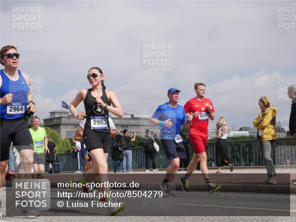 29.06.2025 - hella hamburg halbmarathon Luisa Fischer http://msf.ph/oto/8504279 29.06.2025 10:15:21 Kennedybrücke 2964, 1785, 9, 2963, 1068, 8971, 1610, 1785, 1851, 2963, 2964, 4453, 5150, 5166, 6822, 7907, 8971, 9428, 10402, 10685 meine-sportfotos.de
