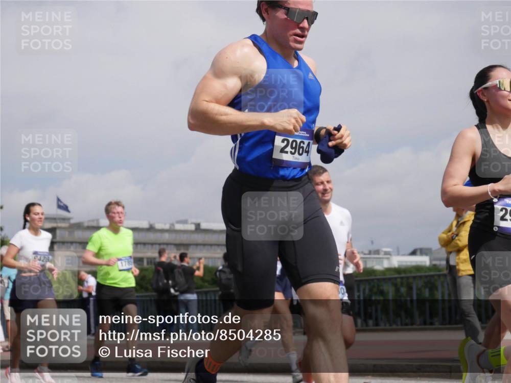 29.06.2025 - hella hamburg halbmarathon Luisa Fischer http://msf.ph/oto/8504285 29.06.2025 10:15:21 Kennedybrücke 9428, 1785, 2964, 25, 1610, 1785, 1851, 2963, 2964, 4453, 5150, 5166, 6822, 7907, 8971, 9428, 10402, 10685 meine-sportfotos.de