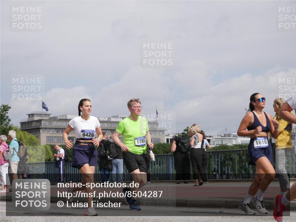 29.06.2025 - hella hamburg halbmarathon Luisa Fischer http://msf.ph/oto/8504287 29.06.2025 10:15:22 Kennedybrücke 9428, 1785, 1610, 1610, 1785, 1851, 2963, 2964, 5150, 5166, 7907, 8917, 8971, 9428, 10402, 10685 meine-sportfotos.de